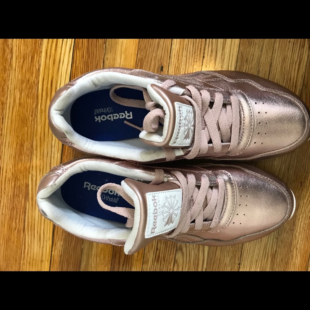 Rose Gold Reebok’s size 7.5 - Picture 3 of 4